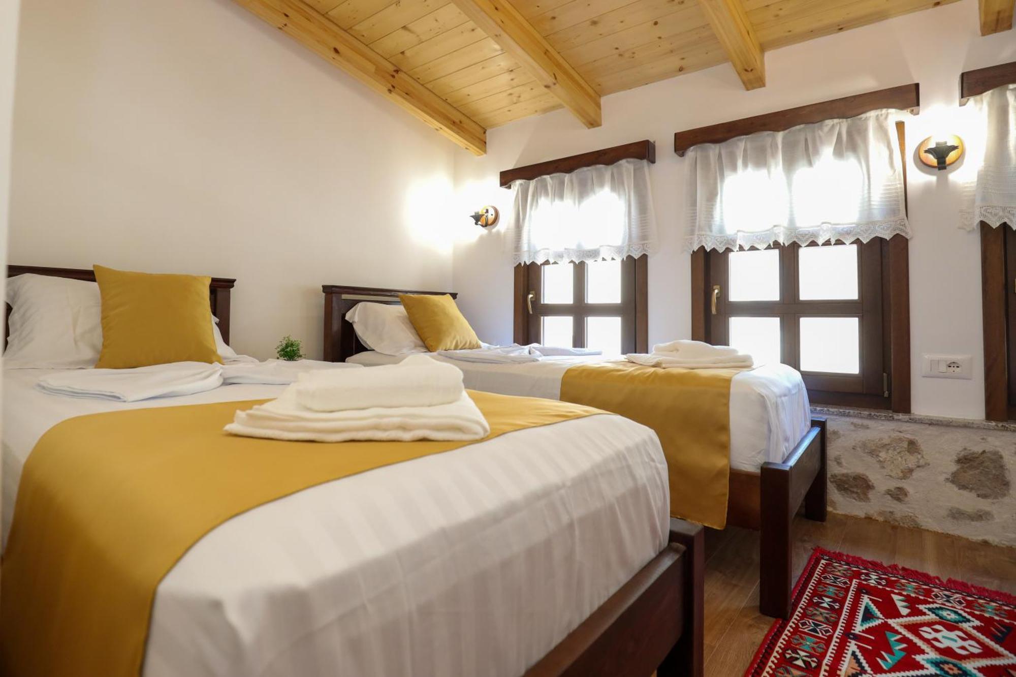 Hotel The House Of Dollma , Inside Kruja Castle Habitación foto