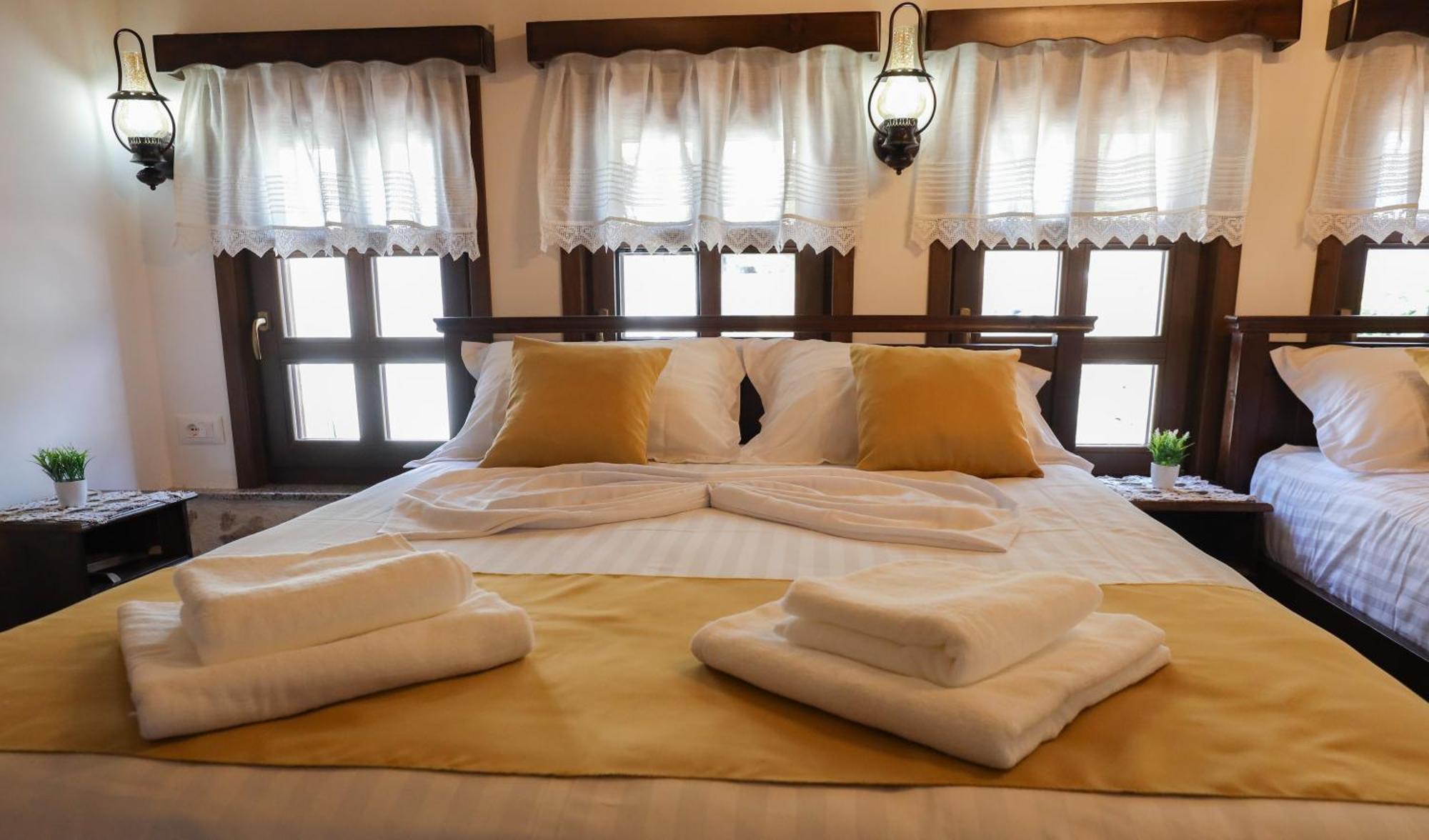 Hotel The House Of Dollma , Inside Kruja Castle Habitación foto