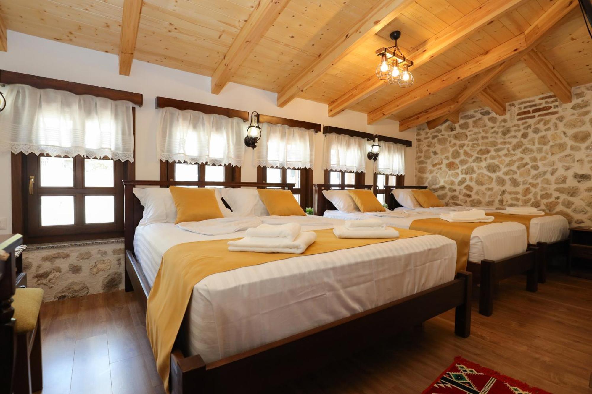 Hotel The House Of Dollma , Inside Kruja Castle Habitación foto